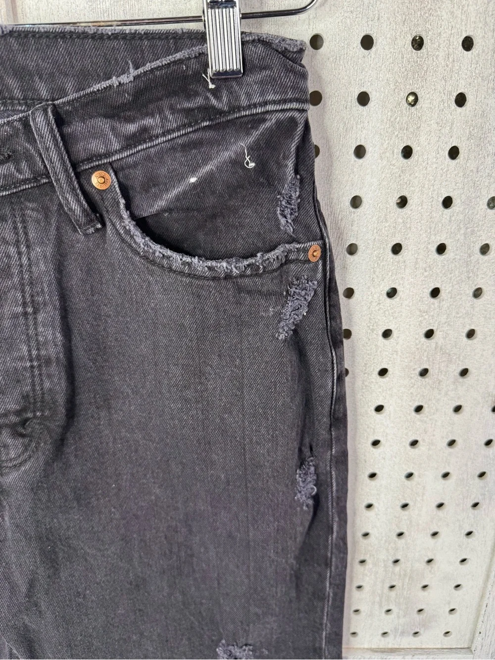 Abercrombie & Fitch details mom pocket
